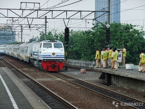 Železniční doprava, autor: Sakurai Midori